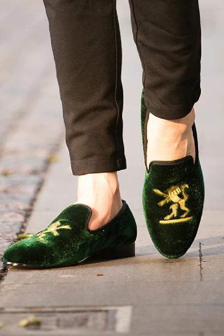 Crowning Green Velvet Lion Embroidery Loafer Pull On Wedding Shoes